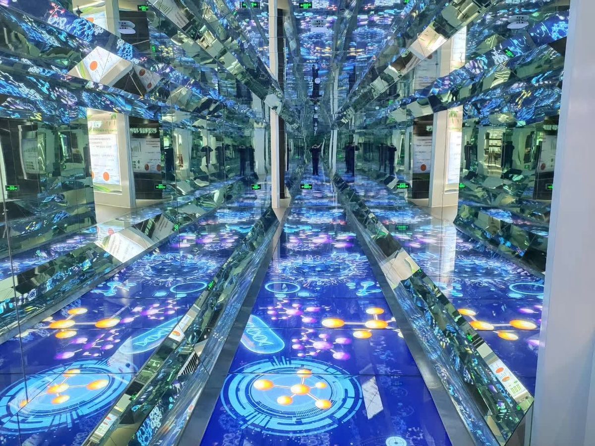 山东威海 紫光生物医药 多媒体展厅调试完成 当天两个生物医药的展厅验收 — 现场照片 8