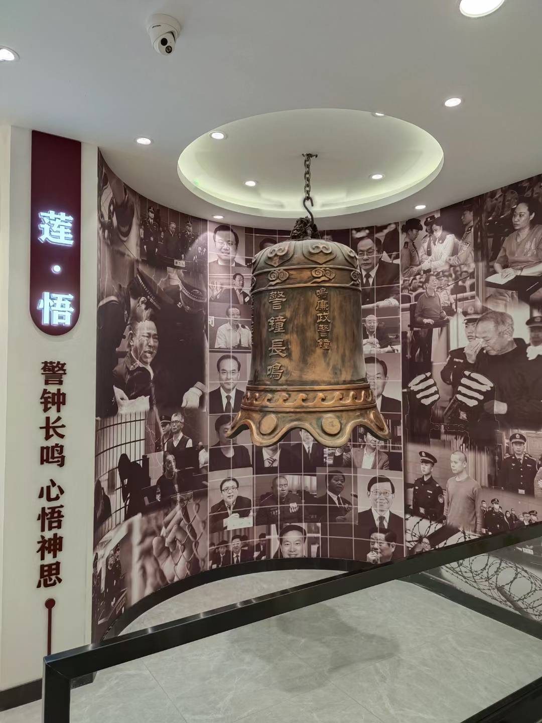 保定税务局党建展厅完工 滑轨 沉浸式通道 大屏与中控系统 — 保定税务局党建展厅 数字展厅项目