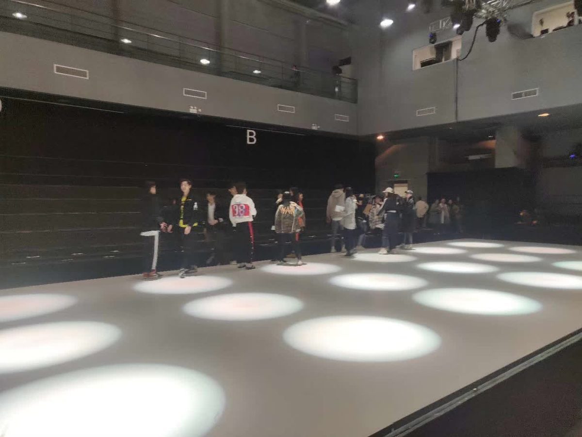 北京服装学院 时装周舞台纱幕全息 圆满完成 — 现场照片 2