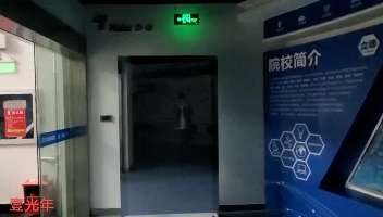 江苏省科学历史文化中心南京新港学校 全息镜面屏幕 自动识别访客 结合虚拟迎宾员 — 江苏省科学历史文化中心 数字展厅项目