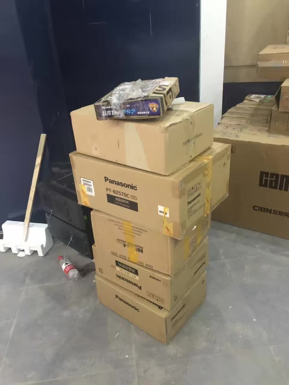中铁十一局荣誉厅进场中 广告机 墙面互动 大全息柜 — 中铁十一局集团第一工程公司 数字展厅项目