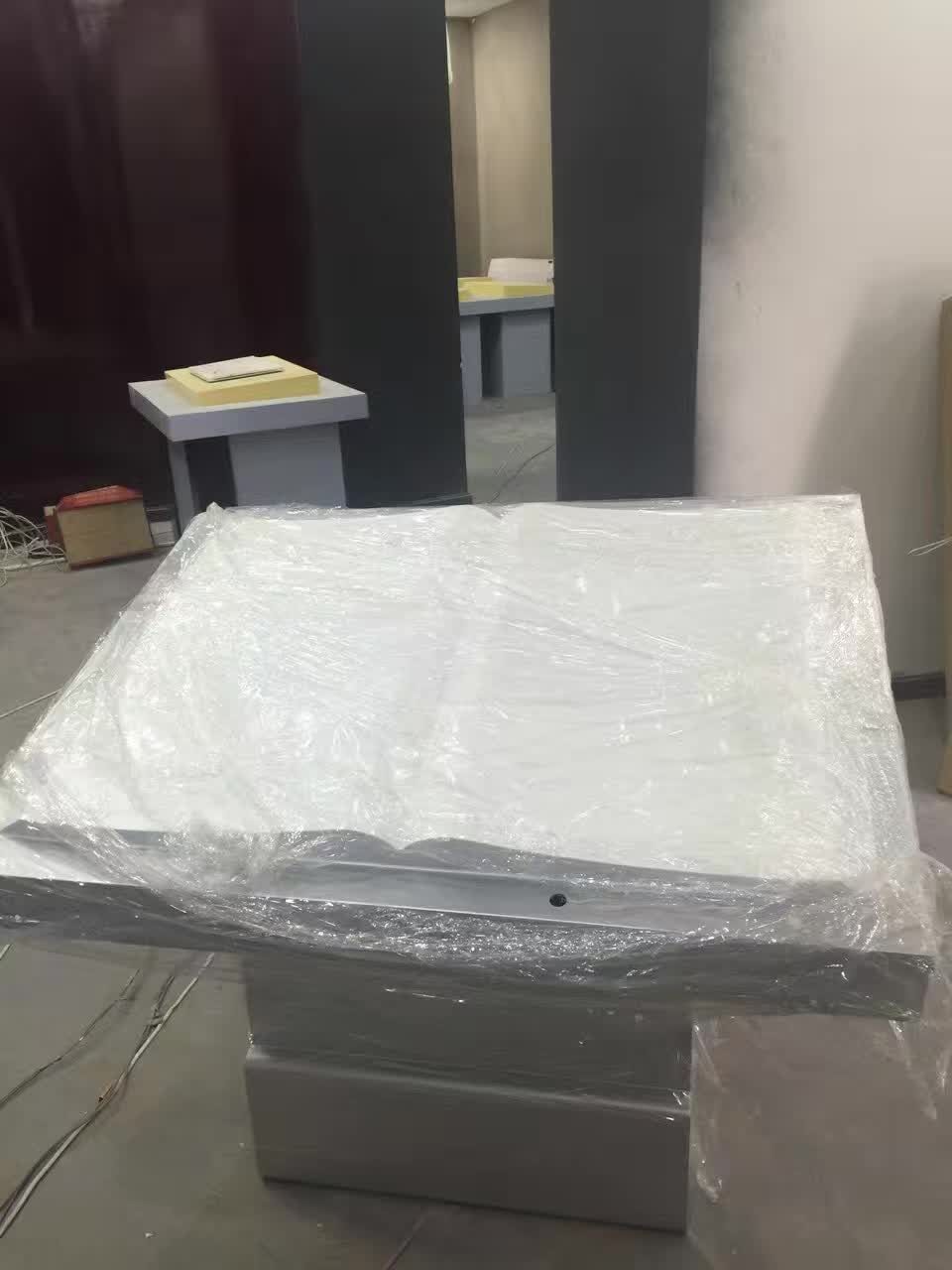 中铁十一局荣誉厅进场中 广告机 墙面互动 大全息柜 — 现场照片 3